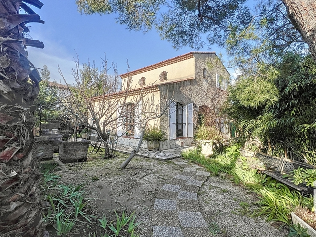 Vente  Maison de 100 m² à La Seyne 450 000 euros Réf: SFN-1454115