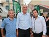 Alain et Serge Santoro entourent Ferdinand Bernhard, le Maire de Sanary