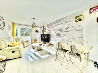 Vente  Appartement T3  de 67 m² à Fréjus 245 000 euros Réf: SFN-1435138
