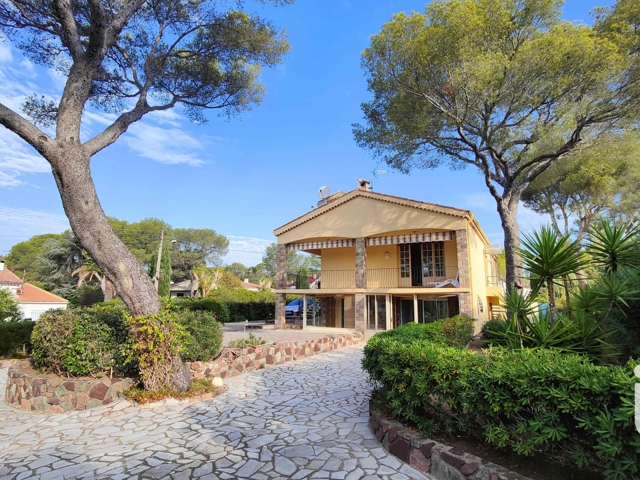 Vente  Maison de 200 m² à Saint Raphaël 840 000 euros Réf: SFN-1387619