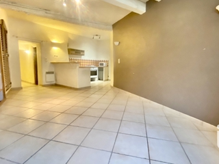 Vente  Appartement F2  de 49 m² à Callas 99 900 euros Réf: SFN-1473732