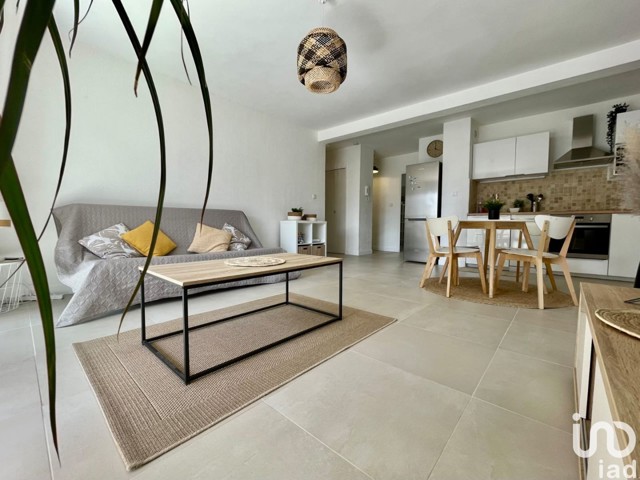 Vente  Appartement T2  de 51 m² à La Londe les Maures 229 000 euros Réf: SFN-1475460