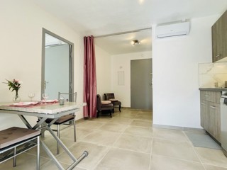 Vente  Appartement T2  de 40 m² à La Londe les Maures 249 000 euros