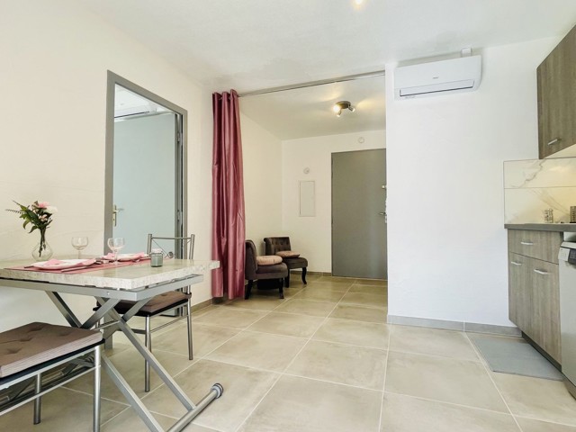 Vente  Appartement T2  de 40 m² à La Londe les Maures 249 000 euros Réf: SFN-1481088