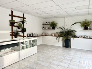 Vente  Local commercial de 65 m² à La Londe les Maures 24 500 euros Réf: SFN-1498032