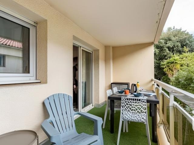 Vente  Appartement T2  de 36 m² à Cavalaire sur Mer 189 000 euros Réf: SFN-1435739