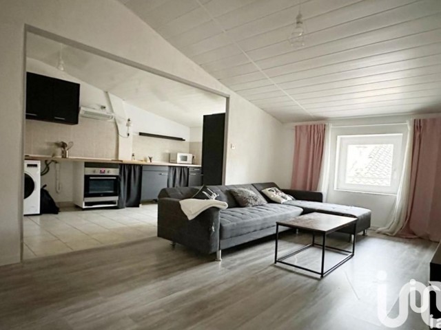 Vente  Appartement T3  de 68 m² à Cuers 140 000 euros Réf: SFN-1478575
