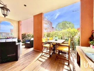 Vente  Appartement T3  de 65 m² à Fréjus 250 000 euros Réf: SFN-1507499