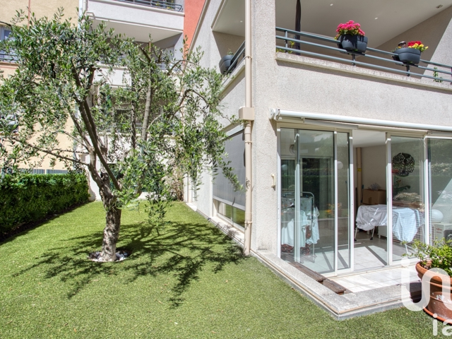 Vente  Appartement T3  de 90 m² à Saint Raphaël 630 000 euros Réf: SFN-1516469