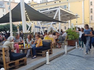 Vente  Local commercial de 75 m² à Toulon 398 000 euros