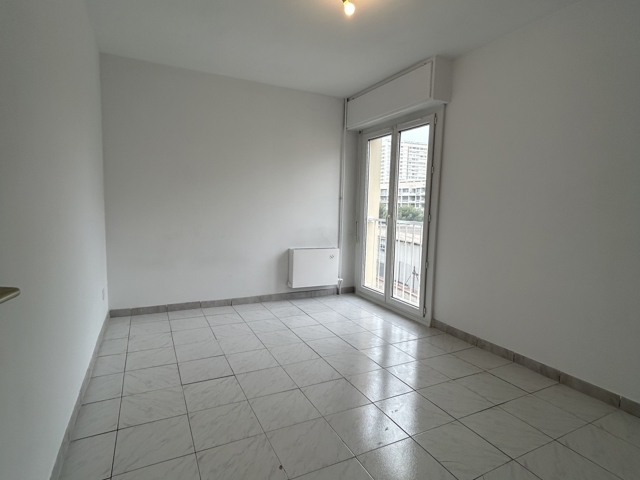 Vente  Appartement T3  de 62 m² à Toulon 229 000 euros Réf: SFN-1563077