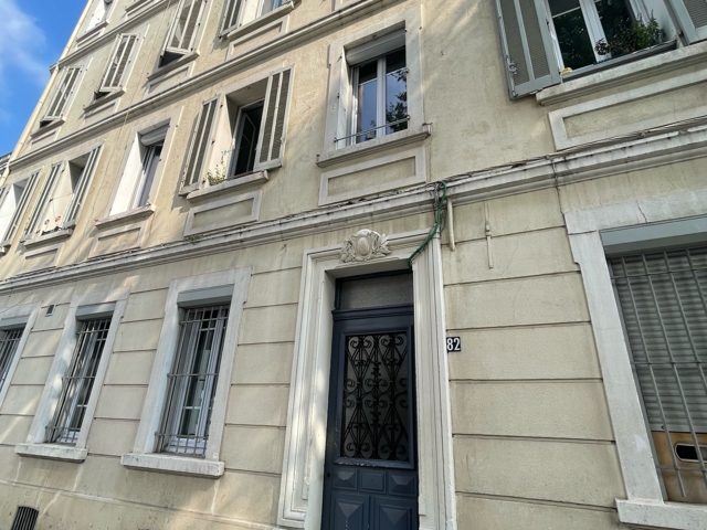 Vente  Appartement T2  de 34 m² à Toulon 104 500 euros Réf: SFN-1577441