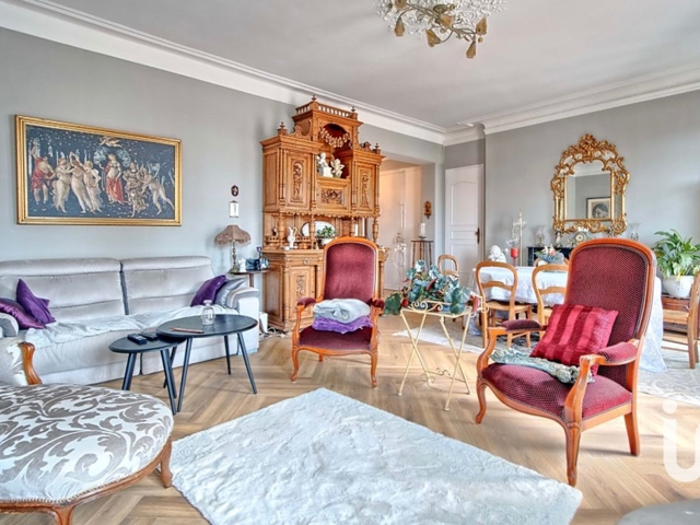 Vente  Appartement F3  de 143 m² à Toulon 494 000 euros Réf: SFN-1635754