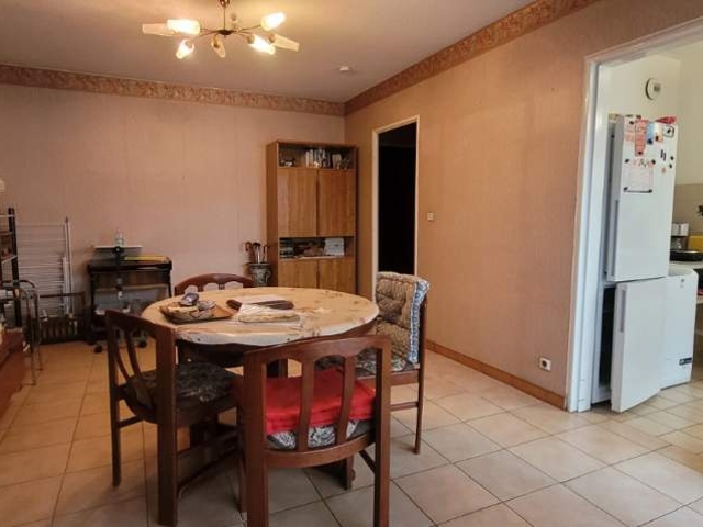 Vente  Appartement T2  de 43 m² à Hyères 155 000 euros Réf: SFN-1649220