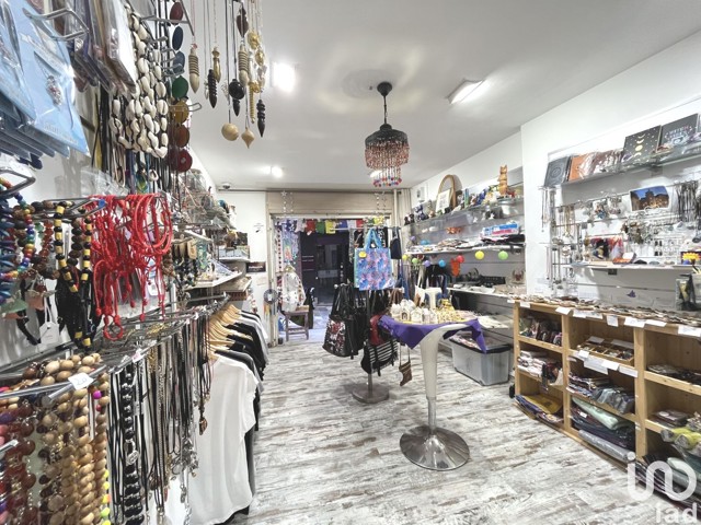 Vente  Local commercial de 32 m² à Hyères 39 500 euros Réf: SFN-1652027