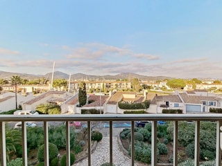 Vente  Appartement F2  de 46 m² à Cogolin 326 500 euros