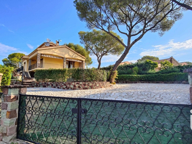Vente  Maison de 200 m² à Saint Raphaël 790 000 euros Réf: SFN-1669079