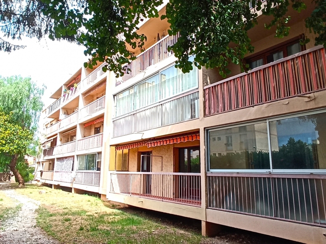 Vente  Appartement T2  de 49 m² à Toulon 137 000 euros Réf: SFN-1718487
