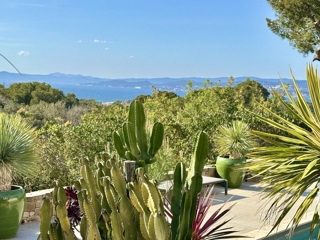 Vente  Maison de 247 m² à Six-Fours 2 245 000 euros