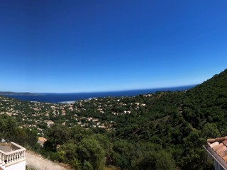 Vente  Local commercial de 950 m² à Cavalaire sur Mer 11 500 000 euros
