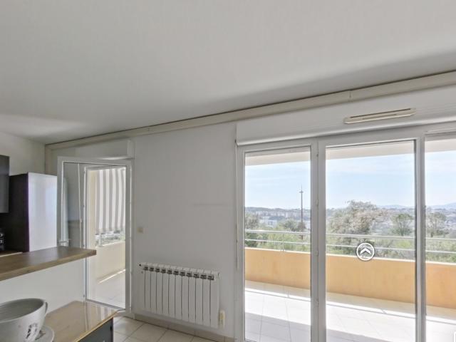 Vente  Appartement F2  de 55 m² à Saint Raphaël 265 000 euros Réf: SFN-1741578