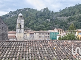 Vente  Maison de 213 m² à Méounes lès Montrieux 240 000 euros