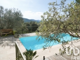 Vente  Maison de 160 m² à Pierrefeu du Var 695 000 euros
