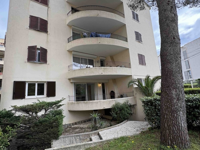 Vente  Appartement F3  de 53 m² à Cavalaire sur Mer 320 000 euros Réf: SFN-1744563