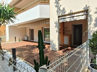 Vente  Appartement F2  de 51 m² à Hyères 345 000 euros