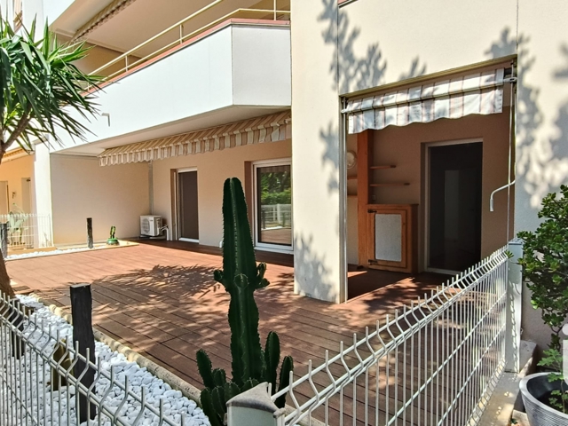 Vente  Appartement F2  de 51 m² à Hyères 345 000 euros Réf: SFN-1753759