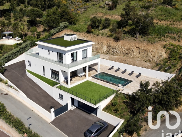 Vente  Maison de 300 m² à Sainte Maxime 4 450 000 euros Réf: SFN-1753219