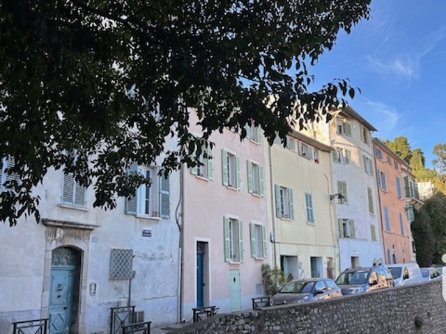 Vente  Studio de 25 m² à Hyères 118 000 euros Réf: SFN-1766356