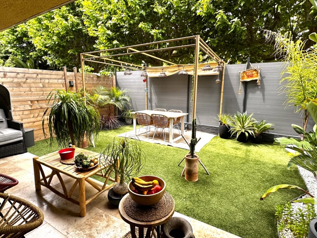 Vente  Appartement F2  de 34 m² à Hyères 237 000 euros Réf: SFN-1751279