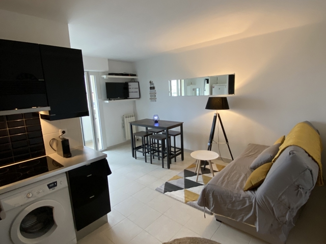 Vente  Appartement F2  de 28 m² à Fréjus 122 000 euros Réf: SFN-1771710