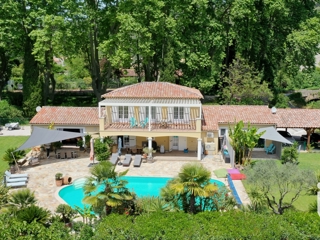 Vente  Maison de 220 m² à Solliès Toucas 945 000 euros
