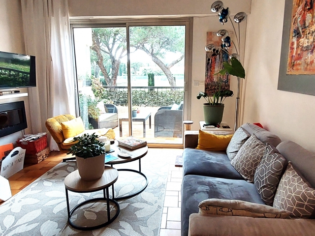 Vente  Appartement F2  de 45 m² à Saint Raphaël 246 000 euros Réf: SFN-1761466