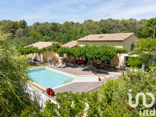 Vente  Maison de 290 m² à Solliès Pont 985 000 euros