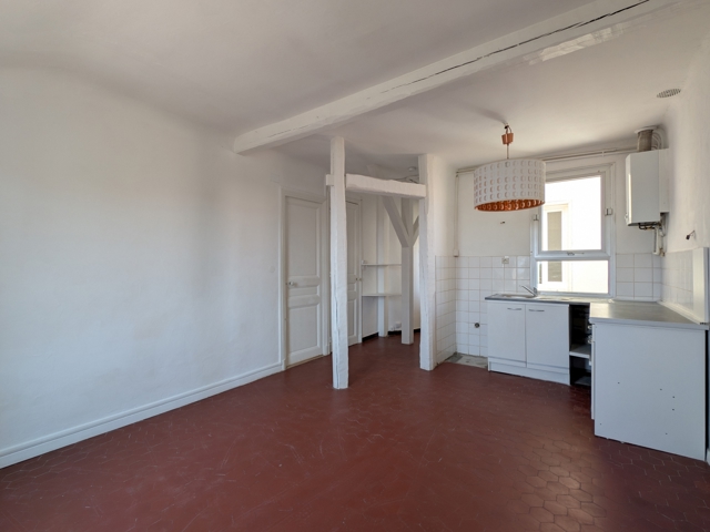 Vente  Appartement T2  de 47 m² à Hyères 157 000 euros Réf: SFN-1783415