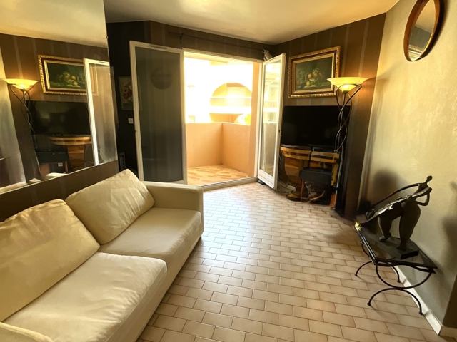 Vente  Appartement F2  de 30 m² à Sainte Maxime 190 000 euros Réf: SFN-1779243