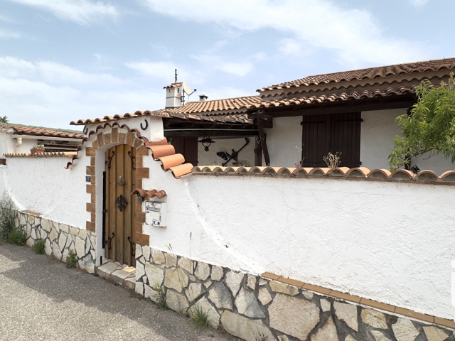 Vente  Maison de 130 m² à Solliès Pont 421 060 euros Réf: SFN-1776043