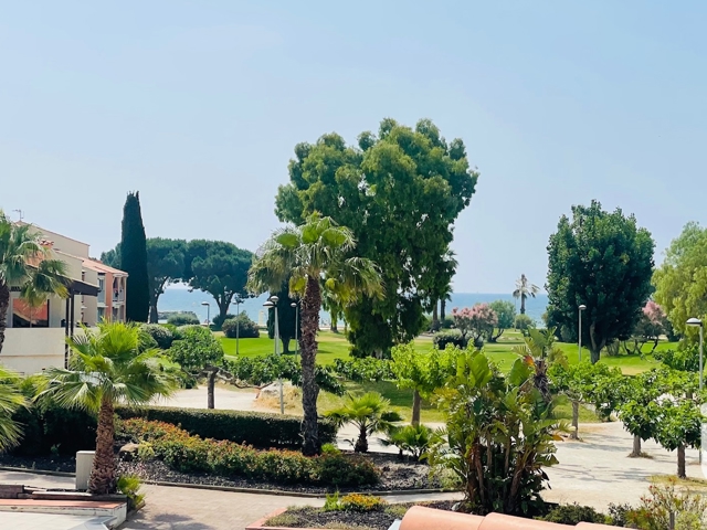 Vente  Appartement T2  de 45 m² à La Londe les Maures 312 000 euros Réf: SFN-1788091