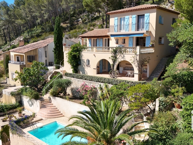 Vente  Maison de 150 m² à Saint Cyr Sur Mer 990 000 euros Réf: SFN-1791032