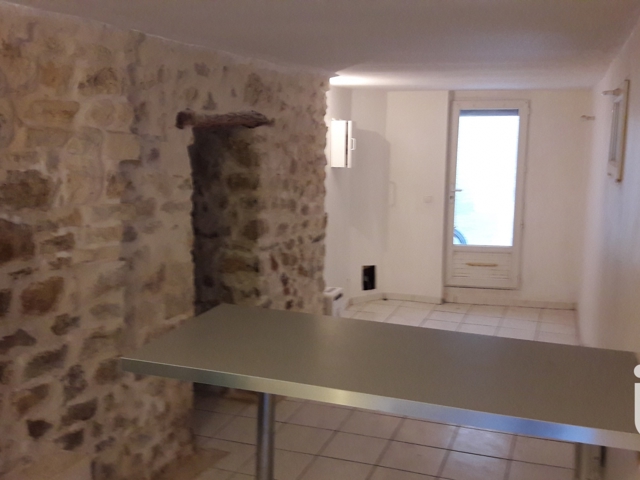 Vente  Appartement F2  de 32 m² à Saint Maximin la Sainte Baume 70 000 euros Réf: SFN-1792189