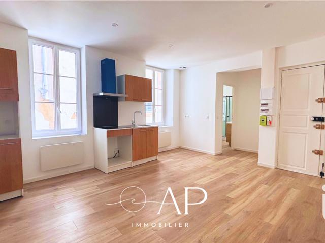 Vente  Appartement T2  de 36 m² à Toulon 143 000 euros Réf: SFN-1796996