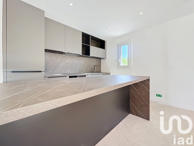 Vente  Appartement T3  de 62 m² à Hyères 428 000 euros Réf: SFN-1817628