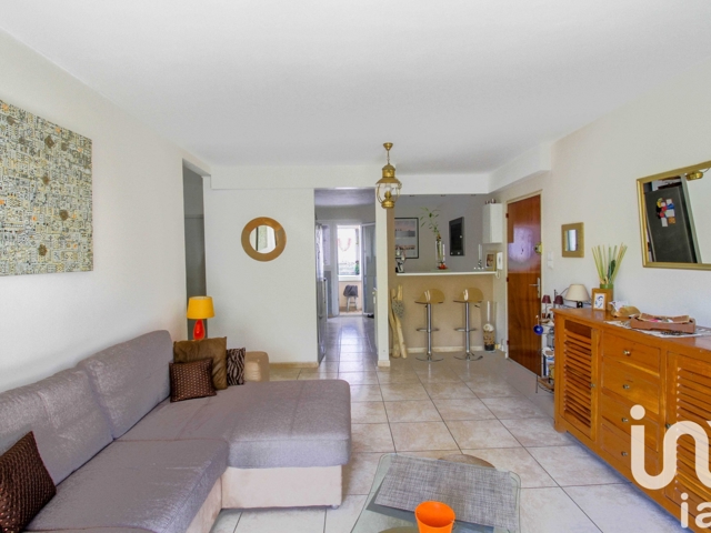 Vente  Appartement F3  de 68 m² à Hyères 259 500 euros Réf: SFN-1817681