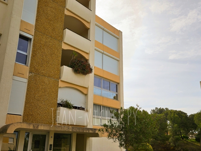 Vente  Appartement F2  de 33 m² à Saint Mandrier 126 000 euros Réf: SFN-1818580