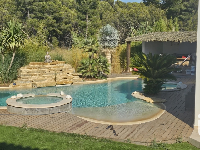 Vente  Maison de 260 m² à La Cadière d'Azur 1 695 000 euros Réf: SFN-1657800