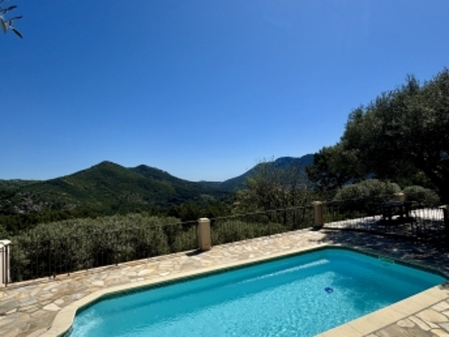 Vente  Maison de 200 m² au Revest les Eaux 900 000 euros Réf: SFN-1823384