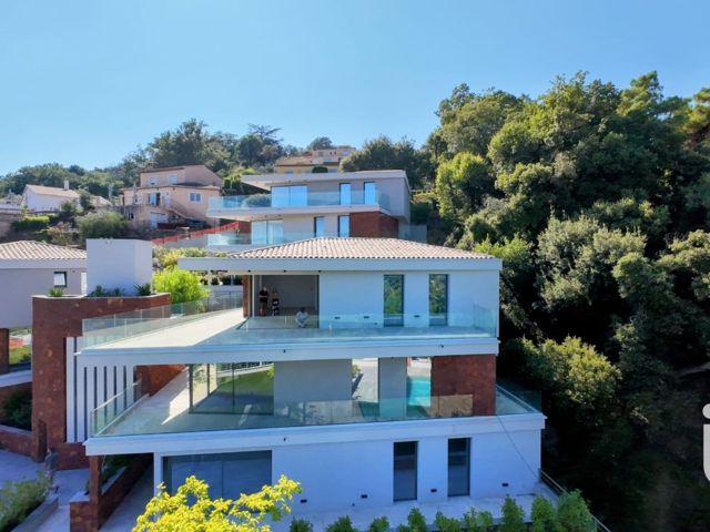 Vente  Appartement F4  de 100 m² à Les Adrets de l'Estérel 885 000 euros Réf: SFN-1824727